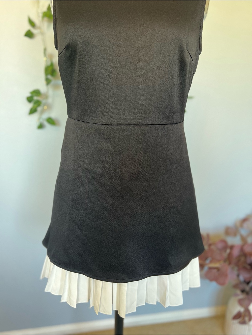 RIHOAS Coquette Pleated Trim Sleeveless Mini Dress Size S Black White - Picture 2 of 7